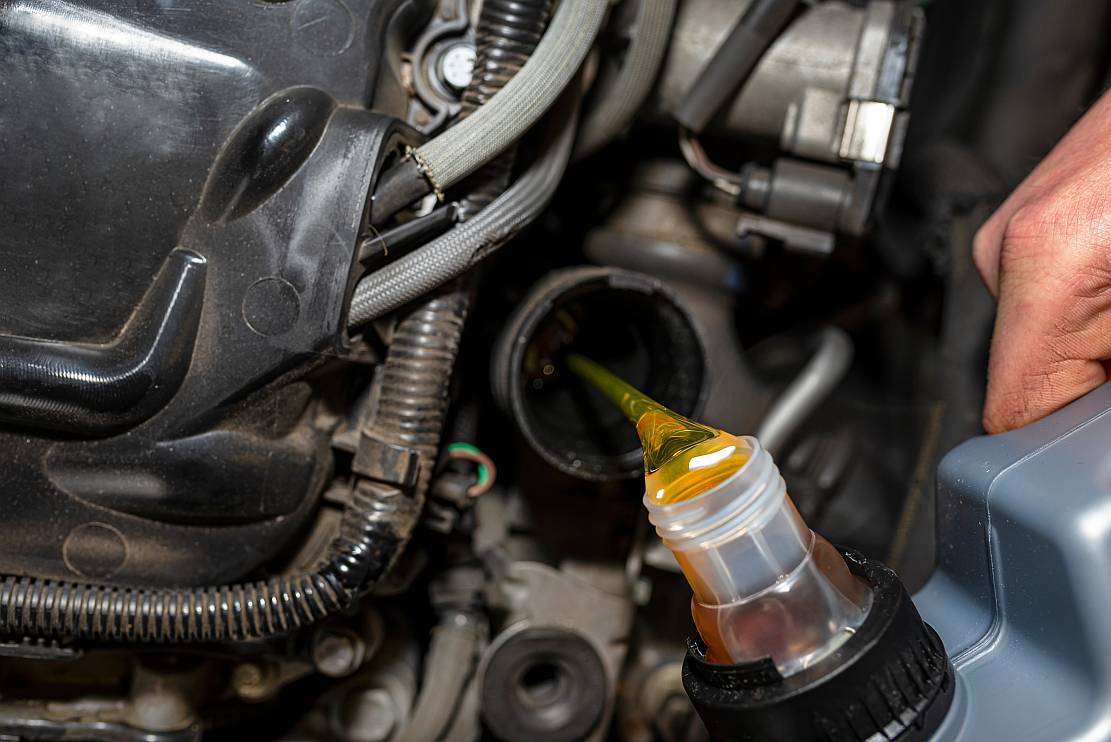 Jak często wymieniać olej w samochodzie?